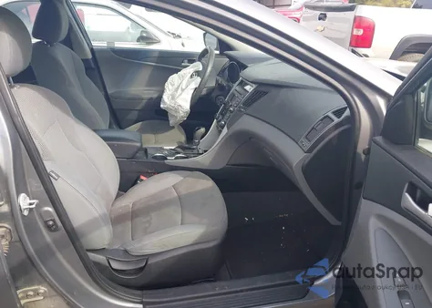 2014 Hyundai Sonata z USA, uszkodzony, nr VIN 5NPEB4AV3EH869668